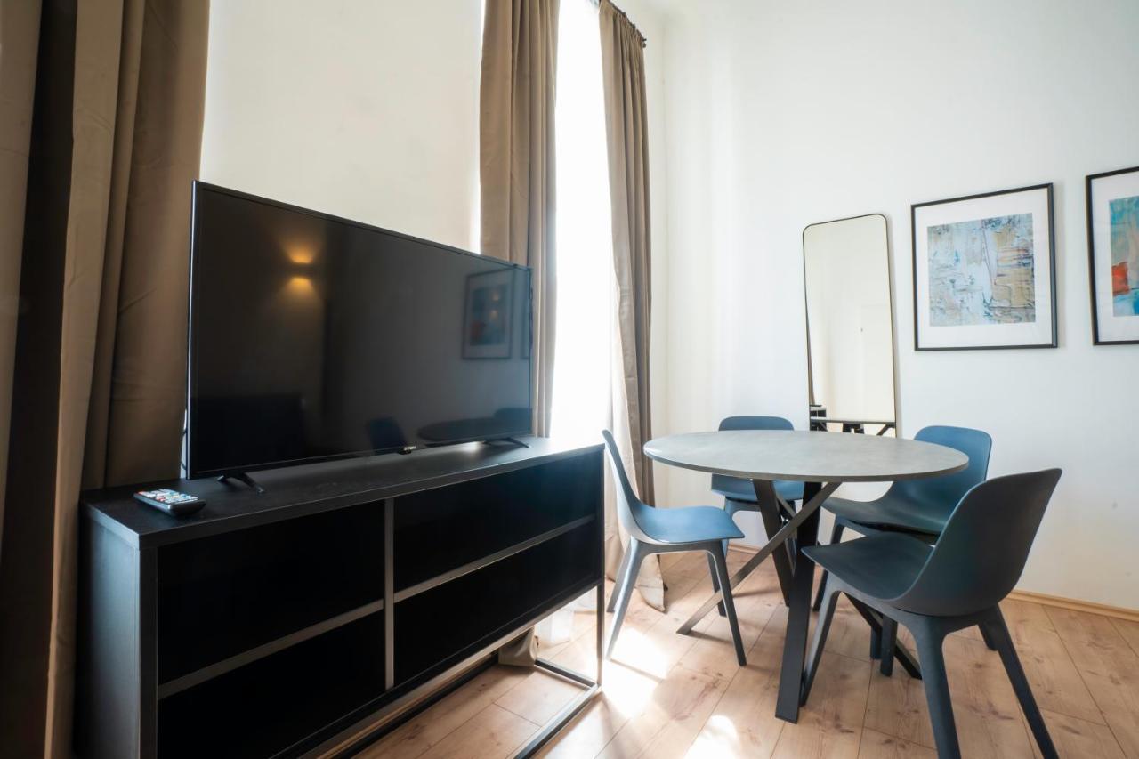 Modern 1-Bedroom Apartment Next To Praterstern ウィーン エクステリア 写真