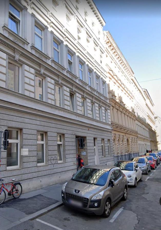 Modern 1-Bedroom Apartment Next To Praterstern ウィーン エクステリア 写真